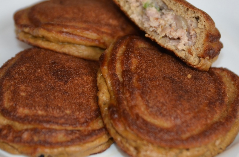 Оладьи из куриного фарша и ореховой муки